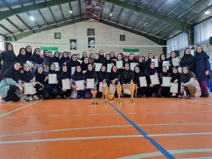 برگزاری مسابقات والیبال فرهنگیان ناحیه ۴ اصفهان