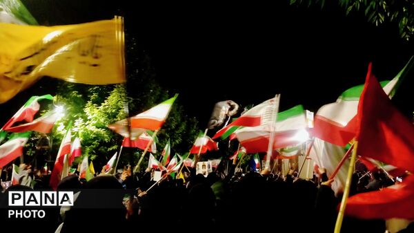 قلب‌های مردم به عشق وطن در چهار باغ خرم‌ آباد، برای ایران تپید