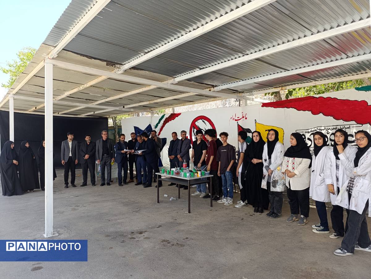 قدردانی از دانش‌آموزان فعال در نمایشگاه نقاشی حماسه حسینی 