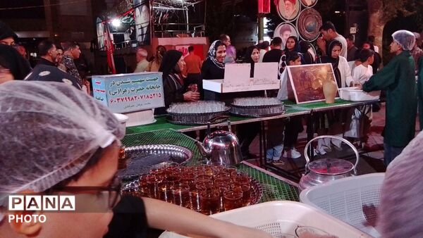 ۱۷۵ شب خدمت در آستان آل‌الله؛ حال‌وهوای چایخانه حضرت زهرا (س) در شب شهادت امام حسن عسکری (ع)
