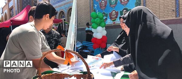 گامی مؤثر برای آینده تحصیلی دانش‌آموزان؛ میز خدمت مشاوران پاکدشتی 
