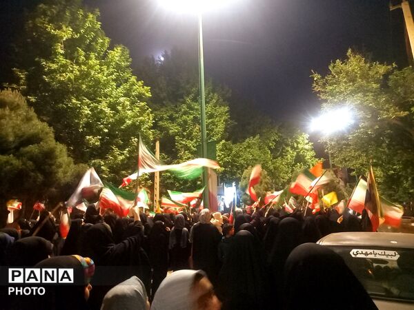 فرقی نمی کند کوچک و بزرگ پای کاریم