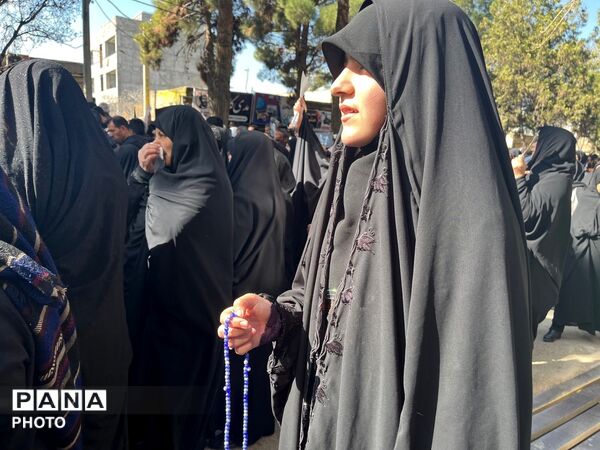حضور موج چشم گیر مردمی در تشییع پیکر شهید بیت رهبری
