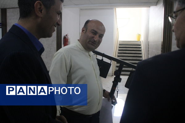 بازدید سرزده نوروزی مدیرکل آموزش و پرورش استان بوشهر از دوایر مختلف اداره‌کل