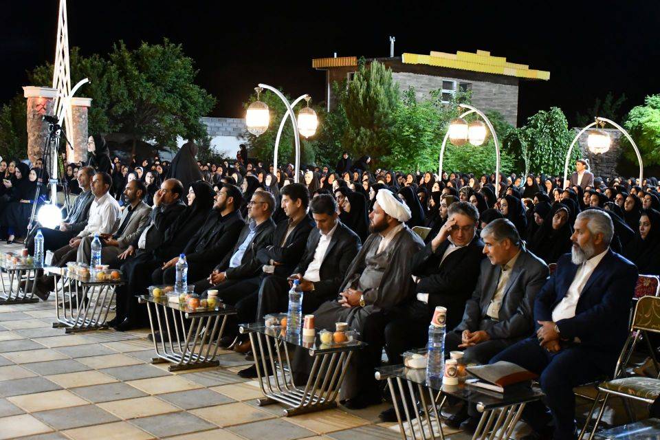 هفته‌ای برای ستایش دانایی؛ جشن معلمان در تالار ملک برگزار شد