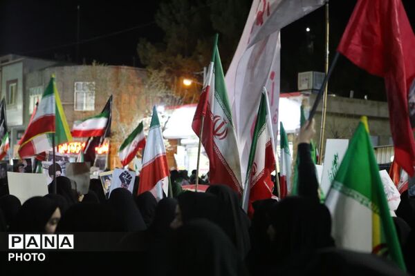  مردم میدان را پرقدرت حفظ کردند