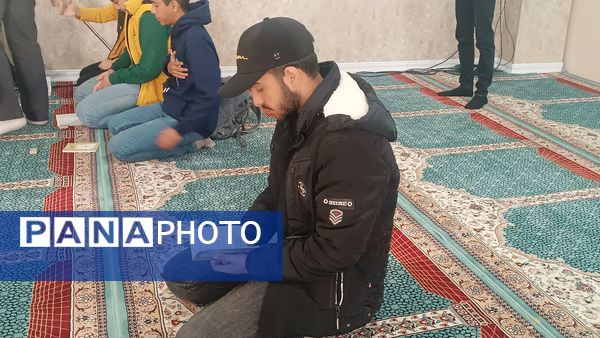 زیارت عاشورا  در دبیرستان شاهد ابوذر غفاری نیشابور