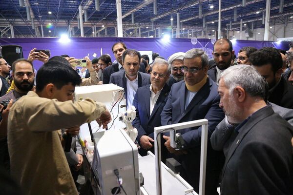 بازدید استاندار خراسان رضوی از دستاوردهای پژوهش و نوآوری در نمایشگاه مشهد
