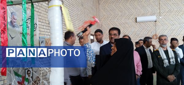 نواختن زنگ مهر و ایثار در مدارس جزیره هرمز 