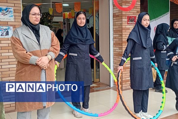  مراسم به مناسبت ۲۲ بهمن ماه در مدرسه شهید زهره‌وند، شهرستان قرچک