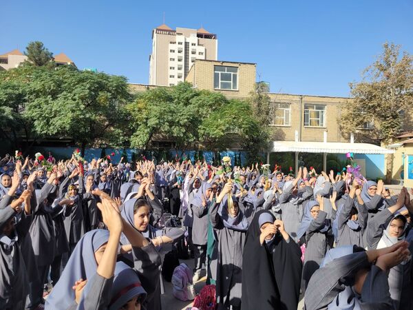 دبستان مصلی نژاد حضرت زینب میزبان مراسم آغاز سال تحصیلی شد