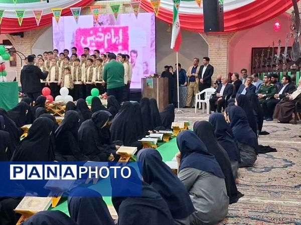 محفل انس با قرآن کریم همراه با نواخته شدن زنگ انقلاب 