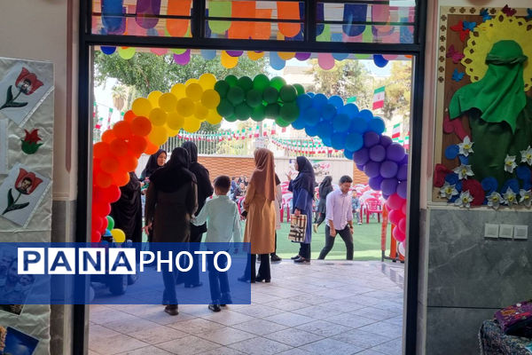 جشن شکوفه‌ها در دبستان آذر صابر ناحیه ۴ شیراز 