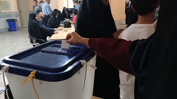 حضور پرشور دانش‌آموزان رای اولی شهرستان چرداول در انتخابات ریاست جمهوری