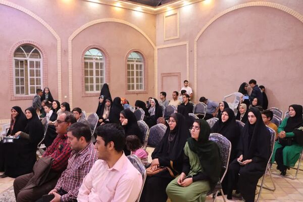 «محفل شهریور شعر» با حضور دانش‌آموزان یزدی