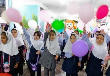 جشن شکوفه ها در دبستان هدی