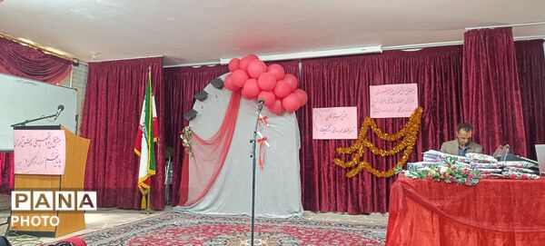 جشنی به پاس تجلیل از افتخار آفرینی دانش آموزان دبیرستان وکیلی۱۰