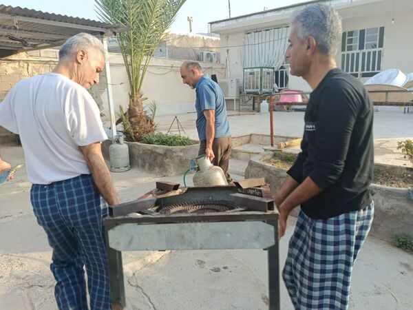 پخت و توزیع نذری در روز تاسوعای حسینی روستای حسن آباد داراب استان فارس