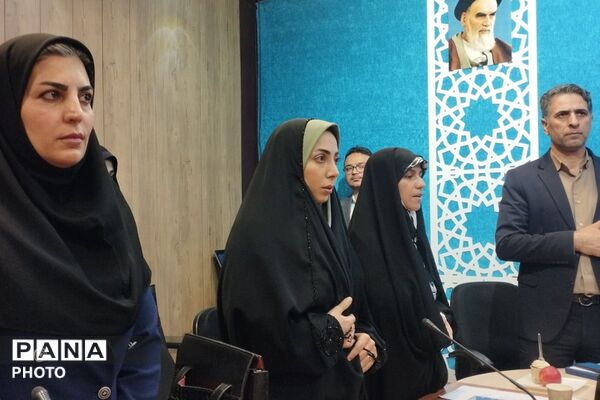 بزرگداشت هفته معلم و تقدیر از خدمات ارزنده مشاوران در بهارستان‌دو