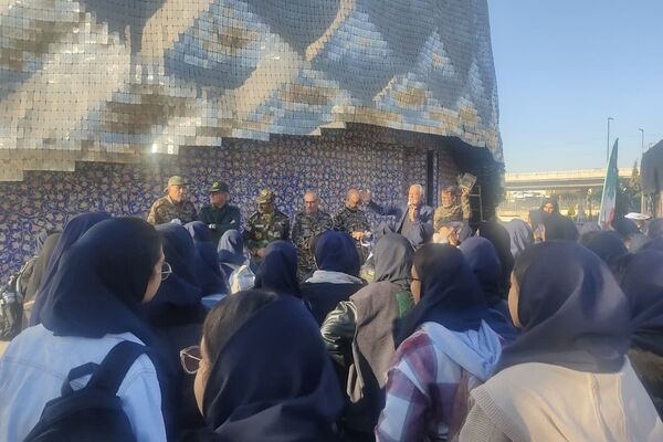 اردوی آمادگی و دفاعی دانش‌آموزان پایه نهم مدرسه فرشتگان در موزه دفاع مقدس