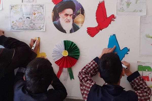 جشن پیروزی انقلاب اسلامی در مدارس منطقه کهریزک 