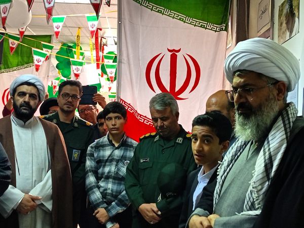نمایشگاه «مدرسه انقلاب» دبیرستان میثاق