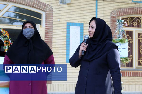 نواختن زنگ مهر و زنگ نماز و ایثار و شهادت در دبیرستان  دخترانه شاهد غرویان