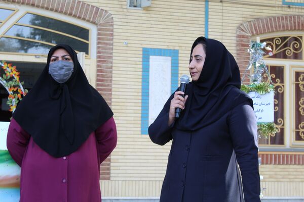 نواختن زنگ مهر و زنگ نماز و ایثار و شهادت در دبیرستان  دخترانه شاهد غرویان