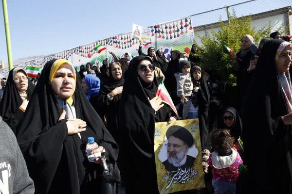 حضور پرشور دانش‌آموزان گچساران در راهپیمایی ۲۲ بهمن