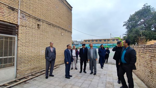 بازدید مدیرکل نوسازی مدارس جهت احداث مدرسه‌ای جدید در ناحیه۶ مشهد