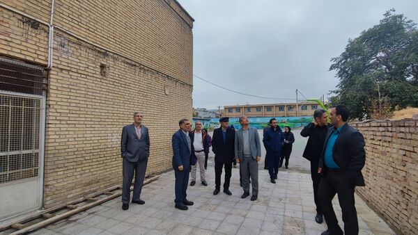 بازدید مدیرکل نوسازی مدارس جهت احداث مدرسه‌ای جدید در ناحیه۶ مشهد