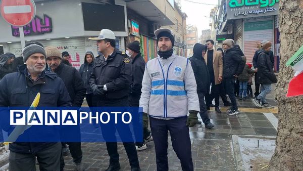 حضور خادمان امنیت در راهپیمایی ۲۲ بهمن