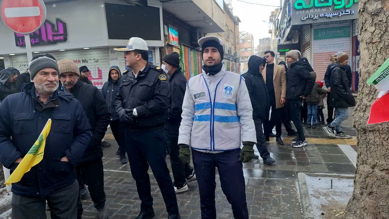 حضور خادمان امنیت در راهپیمایی ۲۲ بهمن