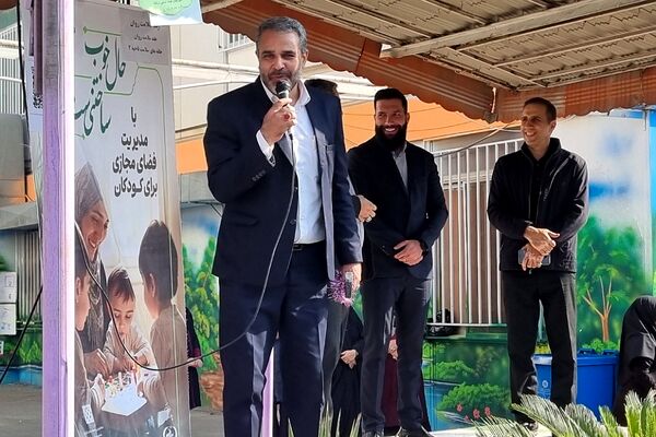 نواخته شدن زنگ سلامت‌روان توسط نماینده شهردار ری در دبیرستان ارشاد