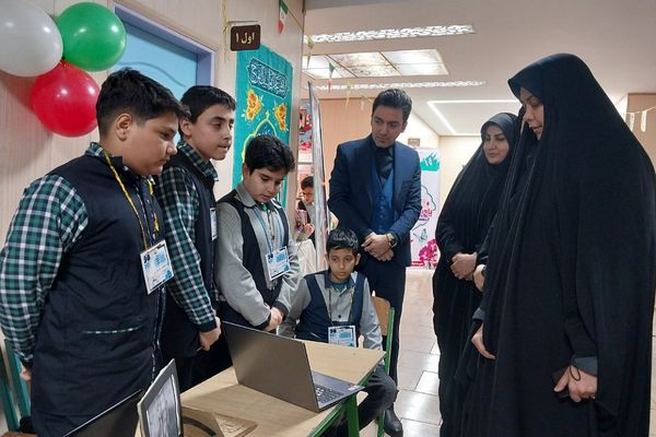 برپایی نمایشگاه طرح جابر ابن حیان در دبستان هیأت امنایی شهید قلنبر ناحیه 2 شهرری 