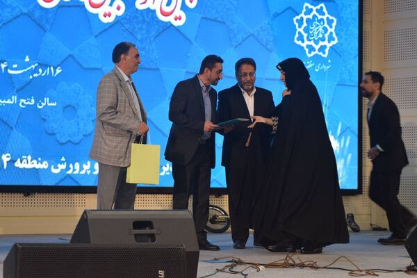 تجلیل از معلمان نمونه منطقه ۱۴ به مناسبت هفته گرامیداشت مقام معلم