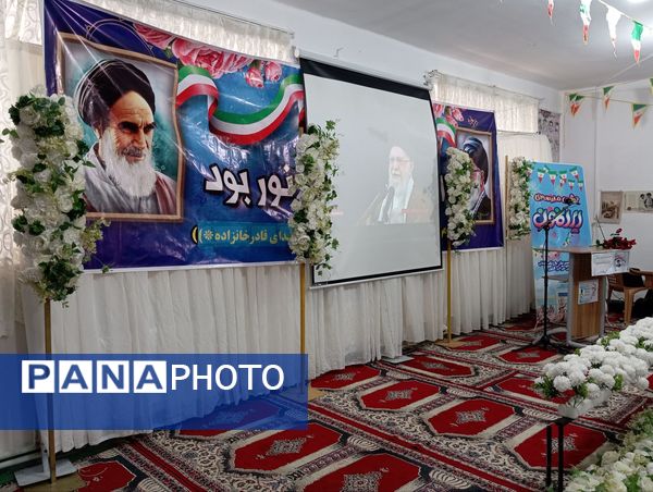 نواختن زنگ انقلاب در مدرسه قادر خانزاده شهرستان بانه