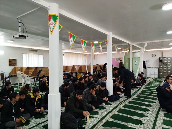 جشن ولادت باسعادت حضرت مهدی (ع) در دبیرستان نمونه آیت‌الله خامنه‌ای
