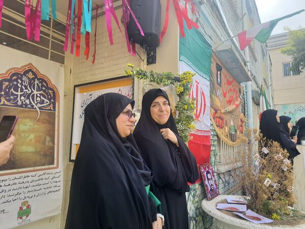 مراسم باشکوه زنگ ایثار و مقاومت در مدرسه شاهد تکتم ناحیه ۳