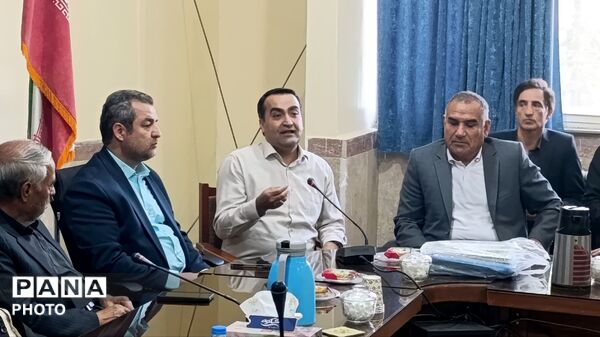 تجلیل از دانش‌آموزان مقام‌آور جشنواره علمی و پژوهشی در ملکان