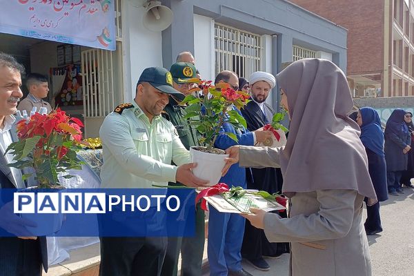 آیین سپاس معلم در دبستان امام‌حسن مجتبی(ع) رودهن