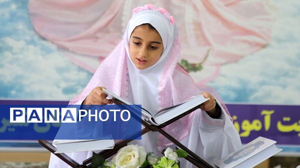 حضور پرشور مکلفین در مصلی بزرگ امام خامنه‌ای(مدظله العالی) با حضور بیش از ۱۰۰۰ هزار دانش‌آموز شهرستان