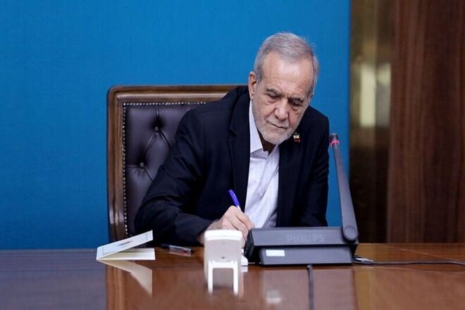 پزشکیان: زنان ایران توان ایستادن بر قله‌های جهان را دارند