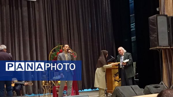 یلدای مادرانه با حضور مادران و دانش آموزان در فرهنگسرای سیمرغ