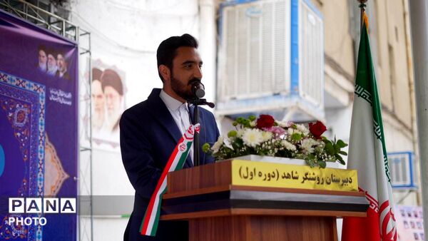 آیین گلباران محل شهادت شهید مرتضی مطهری با حضور مجید پارسا در منطقه ۱۲
