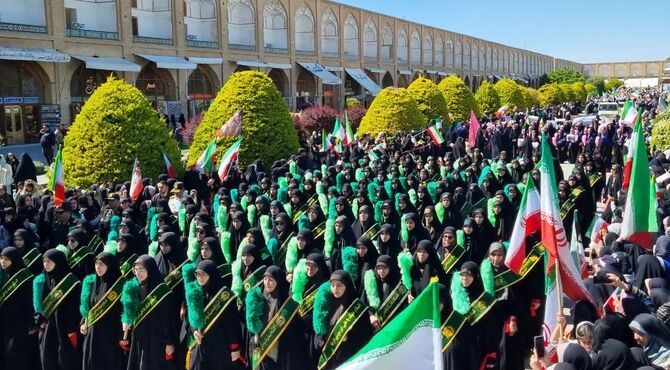 نمایش اقتدار و هم‌آوایی دختران در اجتماع بزرگ «دختراتو ببین»