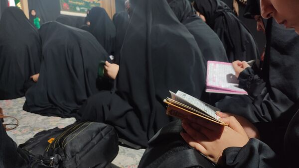 عزاداری نوجوانان بنت الهدی‌ در شب هشتم محرم
