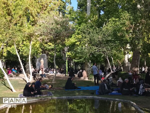 عرفه روز نیایش در همدان