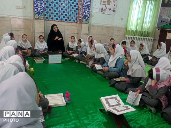 محفل انس با قرآن کریم در ماه مبارک رمضان دبستان نرجس