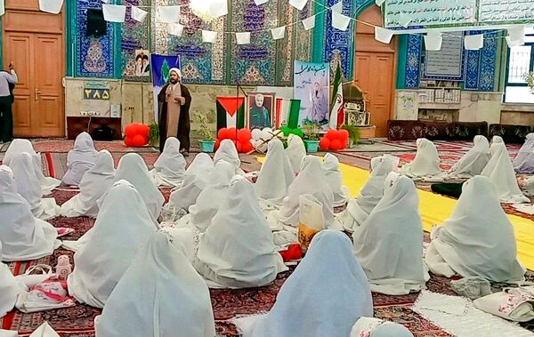 دانش‌آموزان بویین‌زهرایی در جشن روزه‌اولی‌ها از خدای خود تشکر کردند